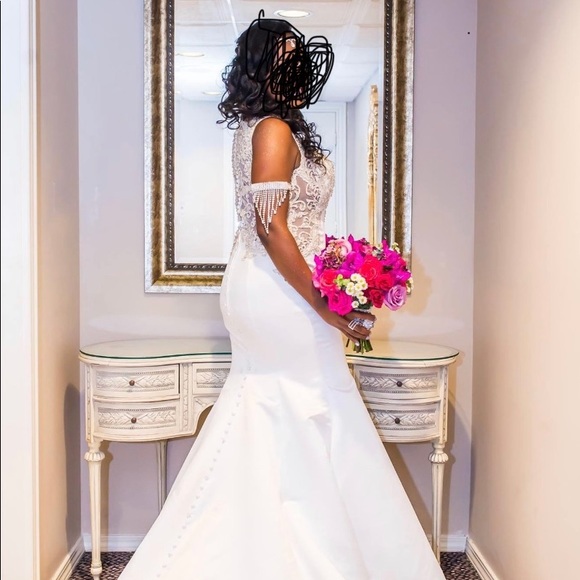 Wedding dress - Picture 9 of 10